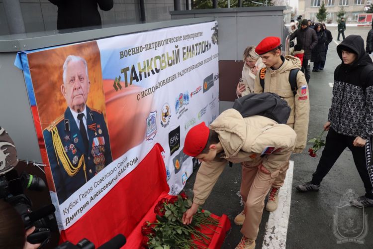 На территории военного института прошли соревнования по «Танковому биатлону»