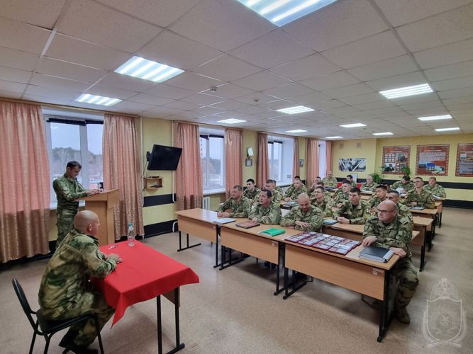 Курсанты военного института провели занятия и индивидуальную воспитательную работу в период войсковой стажировки