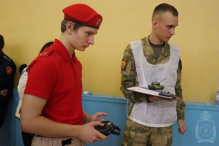 На территории военного института прошли соревнования по «Танковому биатлону»