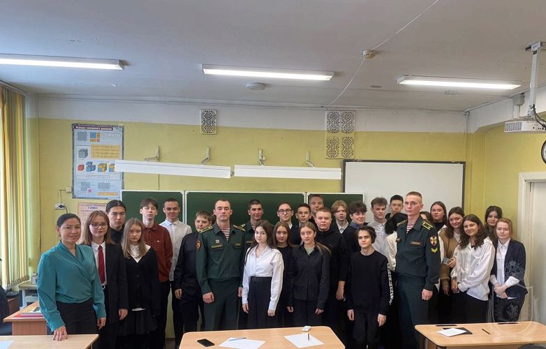 Курсанты военного института провели уроки мужества с учениками МБОУ СОШ №206