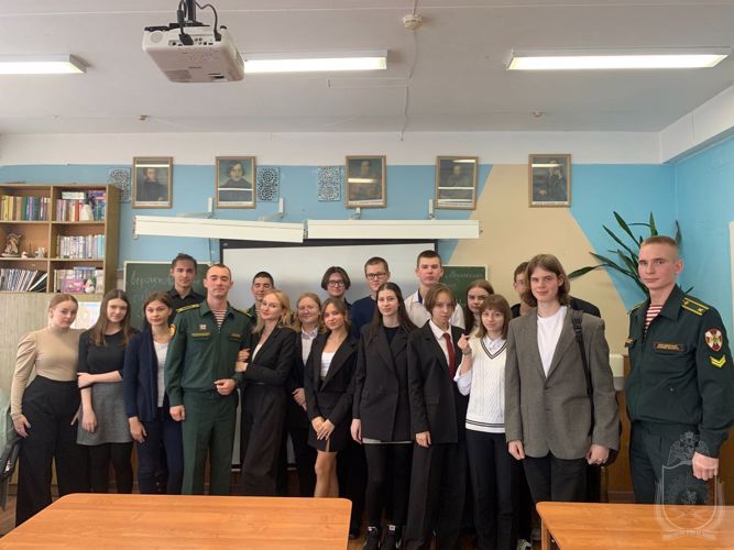 Курсанты военного института провели уроки мужества с учениками МБОУ СОШ №206