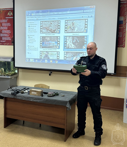 Практическим опытом выполнения служебно-боевых задач поделились представители ОМОН «Сибирь»