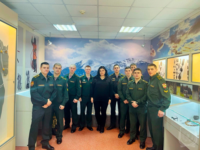 Курсанты военного института посетили институт археологии и этнографии