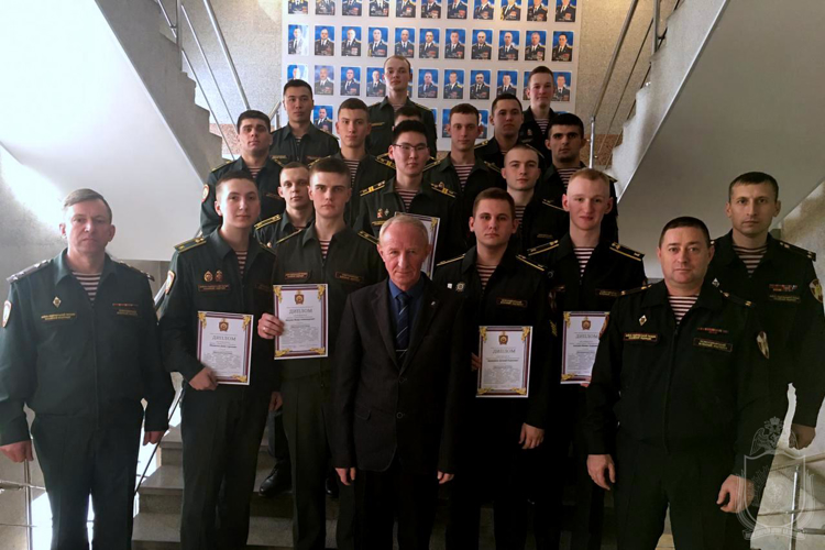 Проведен круглый стол об основах боевой службы