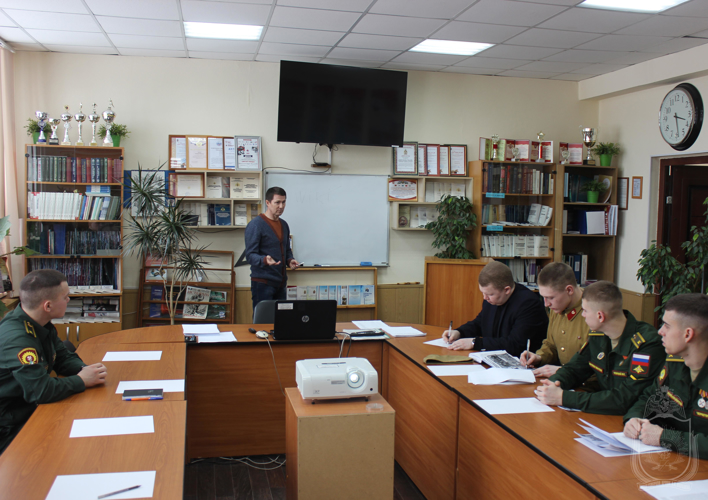 Проведен межвузовский круглый стол о военной науке и искусстве