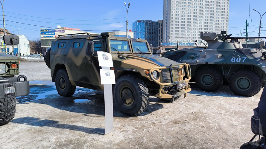 Военнослужащие Новосибирского военного института приняли участие в агитационно-пропагандисткой акции «Сила в правде!»
