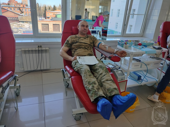 Военнослужащие Новосибирского военного института приняли участие в донорской акции
