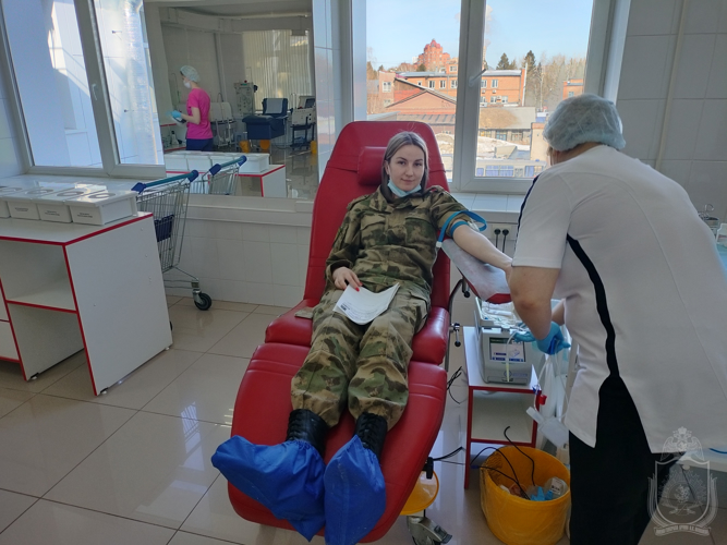 Военнослужащие Новосибирского военного института приняли участие в донорской акции