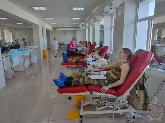 Военнослужащие Новосибирского военного института приняли участие в донорской акции