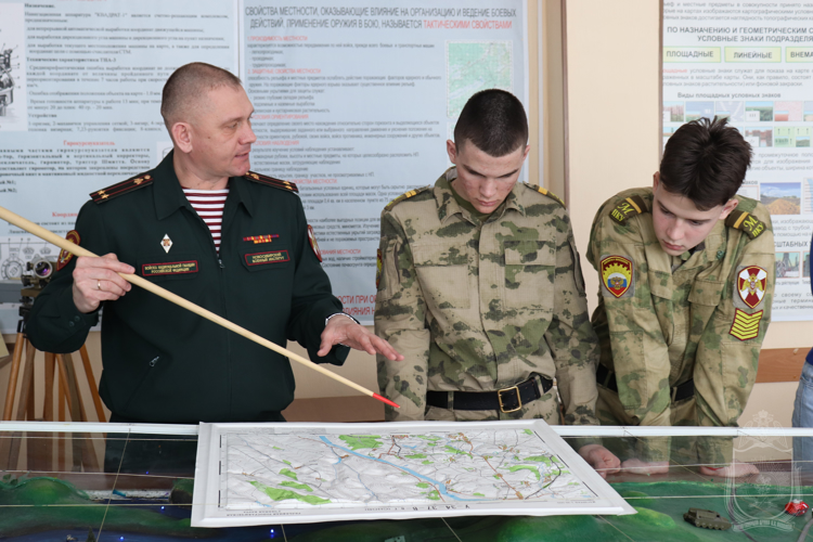 Кадеты Московского Президентского училища посетили военный институт
