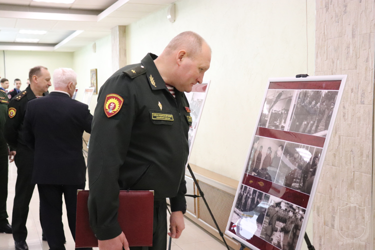 В военном институте открылась фотовыставка  «Неизвестные страницы истории, посвященные командующему ВВ МВД СССР генералу армии И. К. Яковлеву»