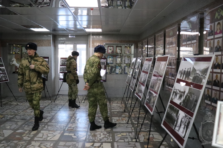В военном институте открылась фотовыставка  «Неизвестные страницы истории, посвященные командующему ВВ МВД СССР генералу армии И. К. Яковлеву»