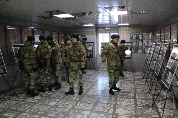 В военном институте открылась фотовыставка  «Неизвестные страницы истории, посвященные командующему ВВ МВД СССР генералу армии И. К. Яковлеву»