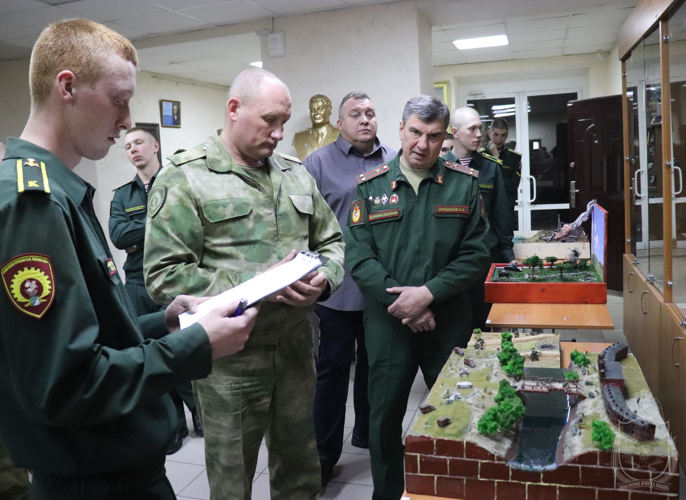 В военном институте проведен творческий военно-исторический конкурс макетов-экспозиций