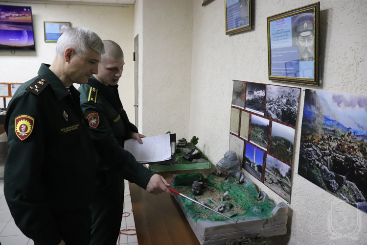 В военном институте проведен творческий военно-исторический конкурс макетов-экспозиций