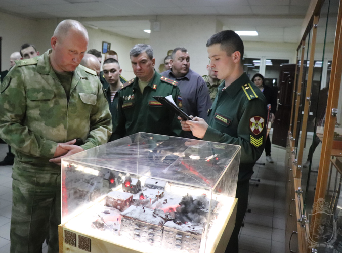 В военном институте проведен творческий военно-исторический конкурс макетов-экспозиций