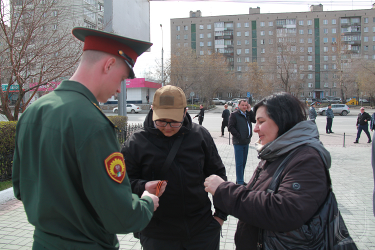 Курсанты и офицеры военного института приняли участие в акции  «Георгиевская ленточка»