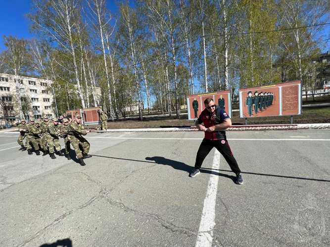 В военном институте прошел спортивный праздник «А ну-ка Парни», посвященный празднованию 79-ой годовщины в ВОВ среди переменного состава