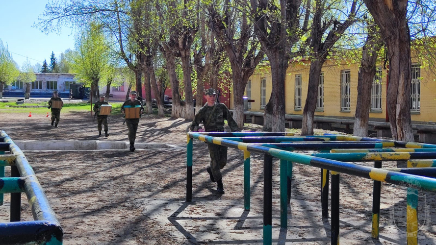 В военном институте прошел спортивный праздник «А ну-ка Парни», посвященный празднованию 79-ой годовщины в ВОВ среди переменного состава