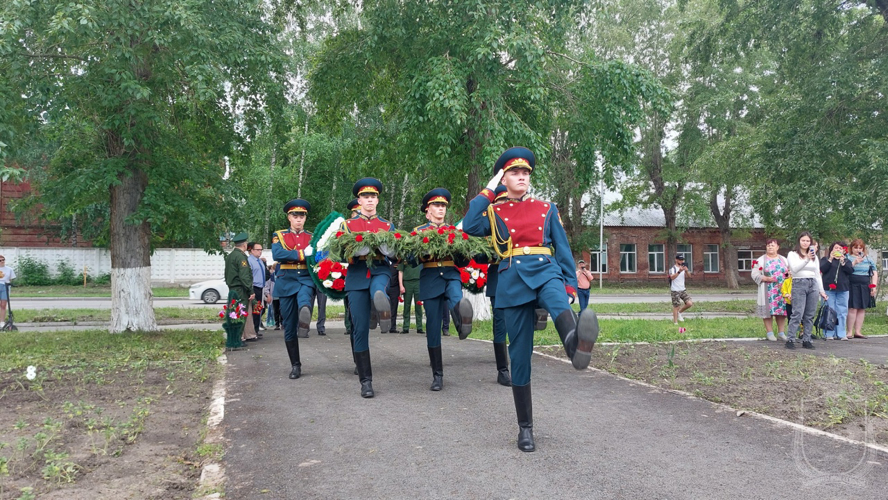 В военном институте провели мероприятия по случаю празднования Дня России