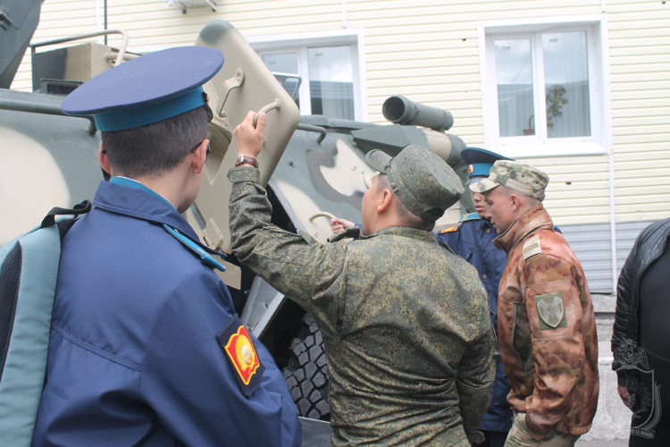 В Новосибирском военном институте проведена профориентационная экскурсия для кадетов Кызылского президентского кадетского училища