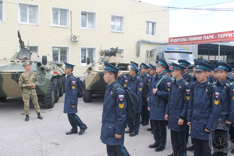В Новосибирском военном институте проведена профориентационная экскурсия для кадетов Кызылского президентского кадетского училища