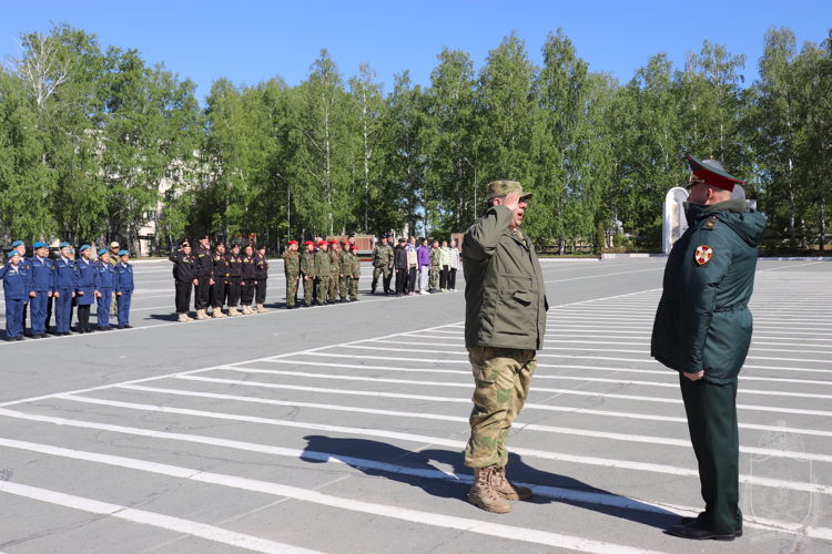 В Новосибирском военном институте провели военно-патриотическую игру «Зарница» в новом формате