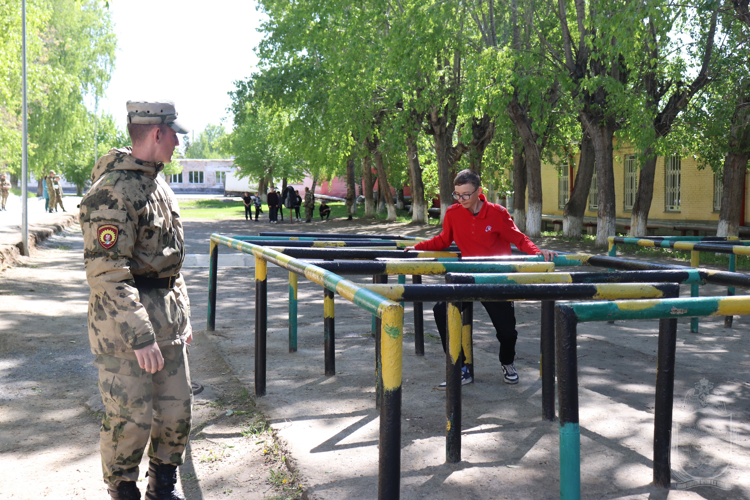 В Новосибирском военном институте провели военно-патриотическую игру «Зарница» в новом формате