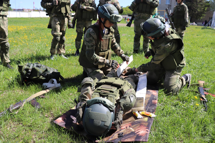 В Новосибирском военном институте провели военно-патриотическую игру «Зарница» в новом формате