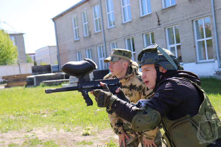 В Новосибирском военном институте провели военно-патриотическую игру «Зарница» в новом формате