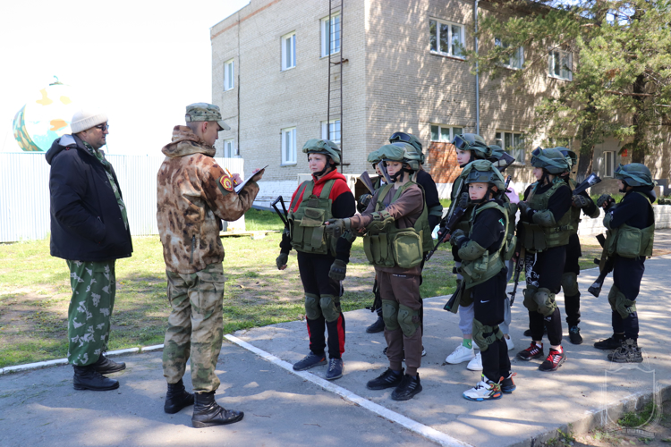 В Новосибирском военном институте провели военно-патриотическую игру «Зарница» в новом формате