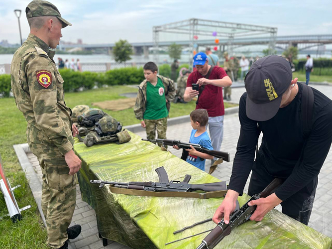 В военном институте провели мероприятия по случаю празднования Дня России