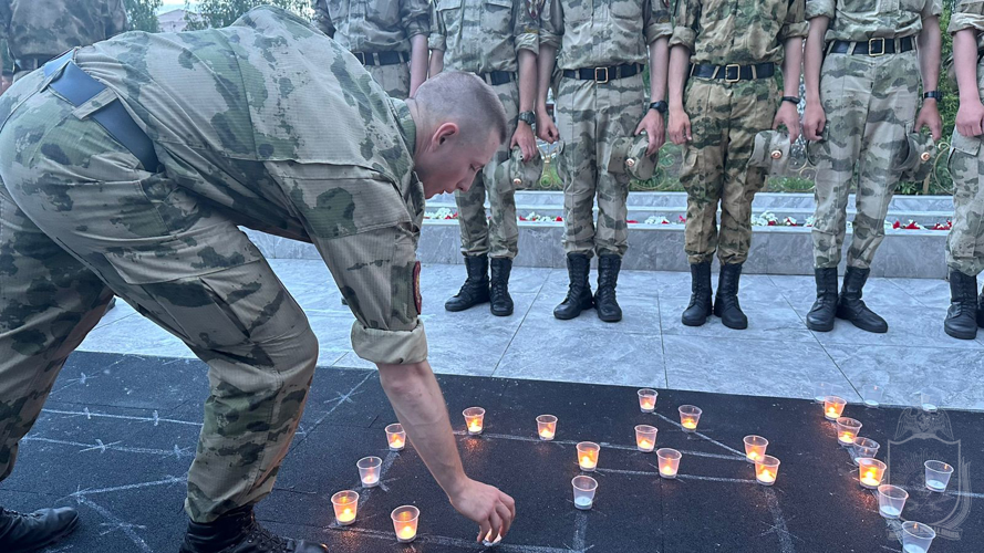 В военном институте провели акцию «Свеча памяти»