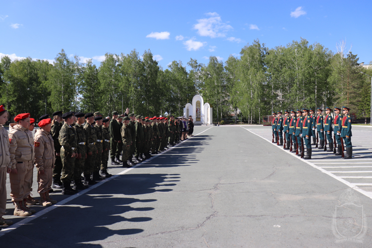 В Новосибирском военном институте провели военно-патриотическую игру «Зарница» в новом формате