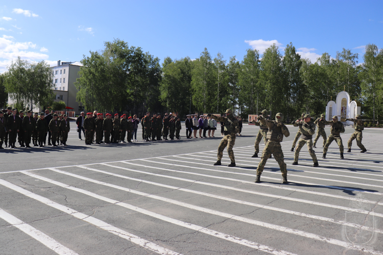 В Новосибирском военном институте провели военно-патриотическую игру «Зарница» в новом формате