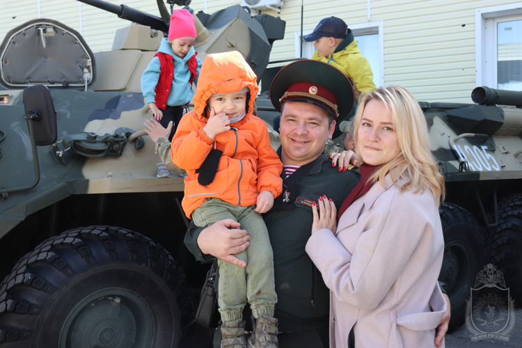 В военном институте провели праздник детства