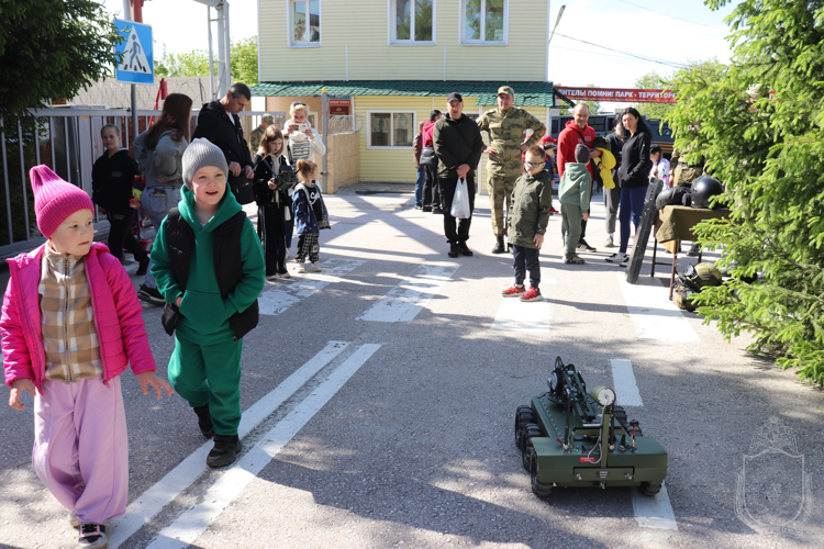 В военном институте провели праздник детства