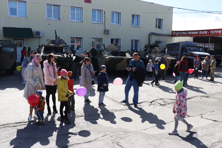 В военном институте провели праздник детства