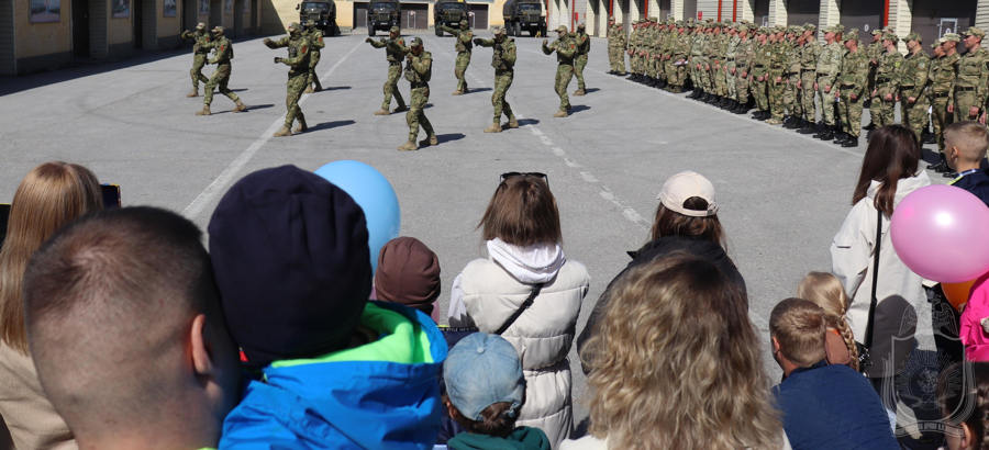 В военном институте провели праздник детства