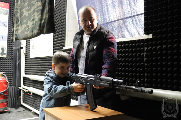 В военном институте провели праздник детства