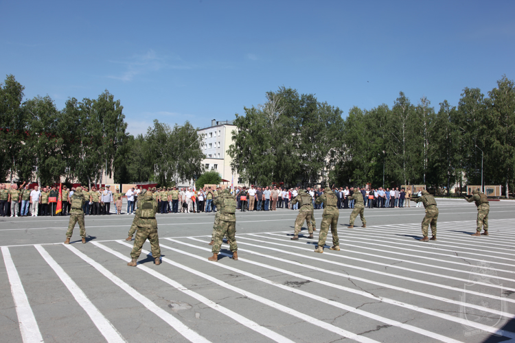 6 июля на территории Новосибирского военного института проведена встреча выпускников 1978, 1979, 1984, 1989, 1994, 1999, 2004 и 2009 годов