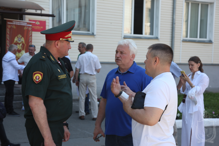 6 июля на территории Новосибирского военного института проведена встреча выпускников 1978, 1979, 1984, 1989, 1994, 1999, 2004 и 2009 годов