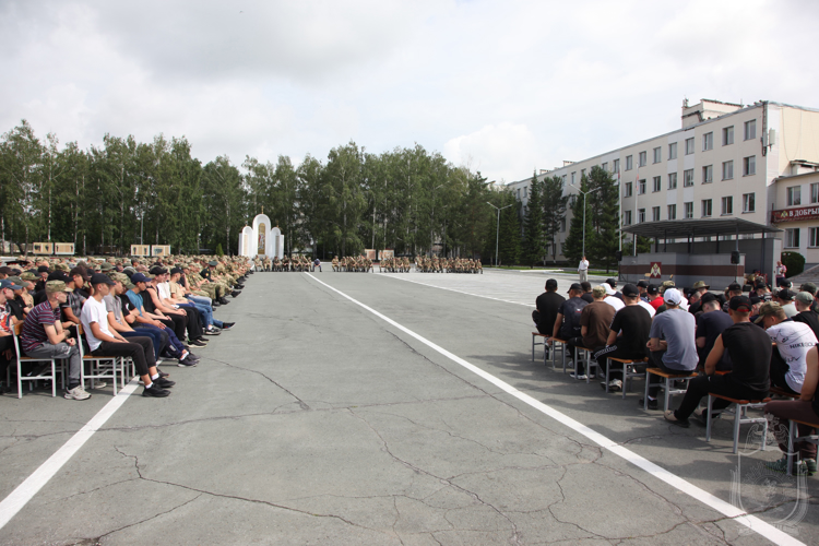 Гармонисты Маланинского фестиваля выступили для абитуриентов и курсантов военного института