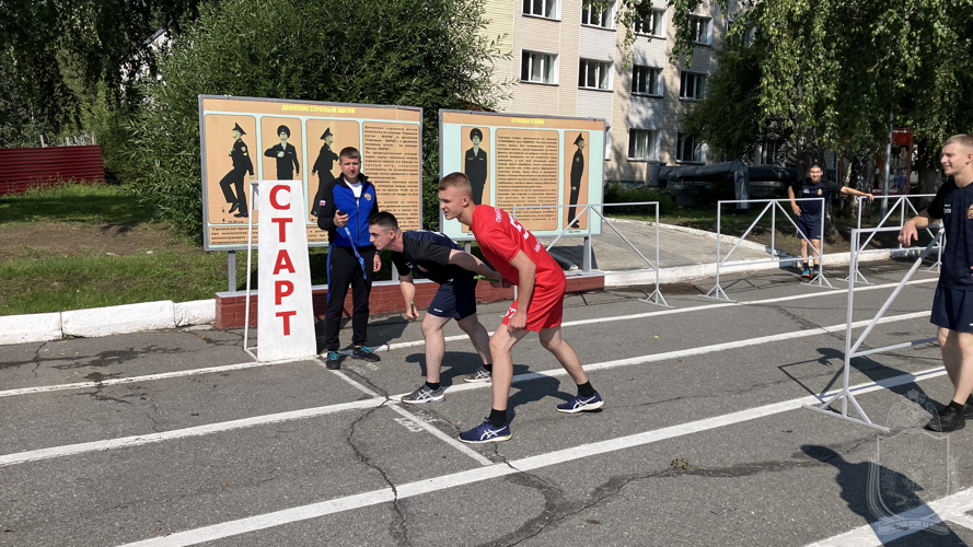 В военном институте проводился спортивный праздник посвящённый «Дню физкультурника»