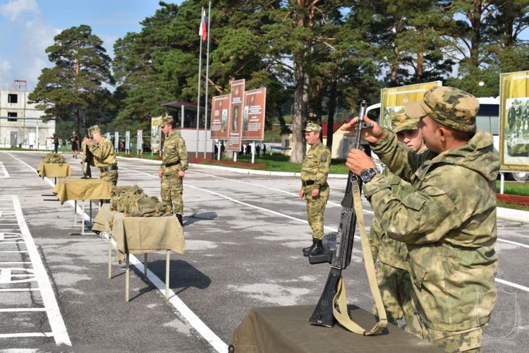 В военном институте проводился спортивный праздник посвящённый «Дню физкультурника»