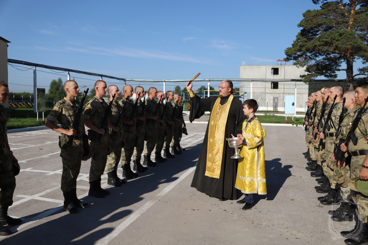 В Новосибирском военном институте  провели обряд  освящения оружия курсантов 1 курса