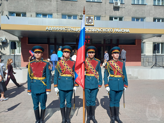 Военнослужащие Новосибирского военного института приняли участие в патриотических мероприятиях, посвященных Дню Государственного флага России