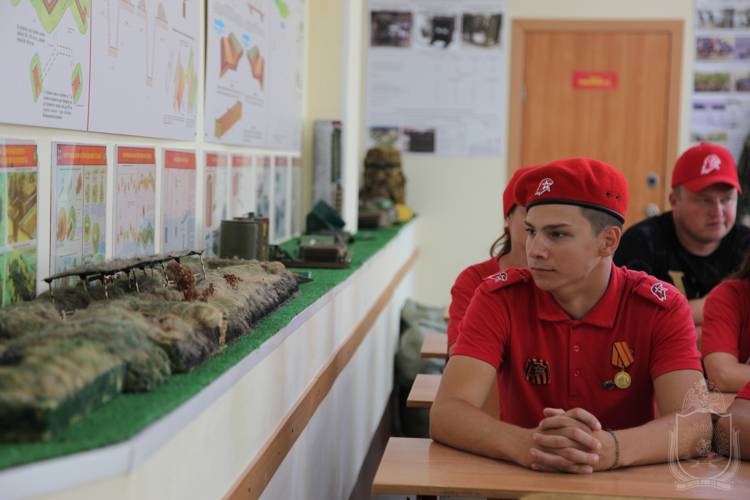Юнармейцы Беловодского района ЛНР посетили  Новосибирский военный институт 