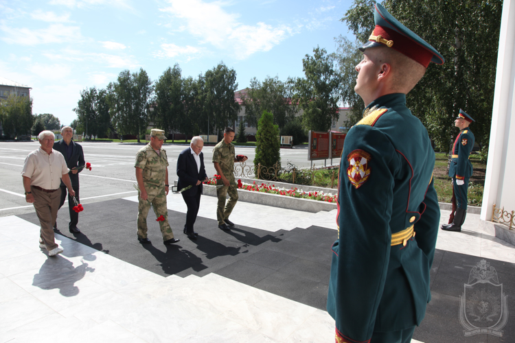 Новосибирский военный институт посетил председатель  Совета ветеранов войск правопорядка
