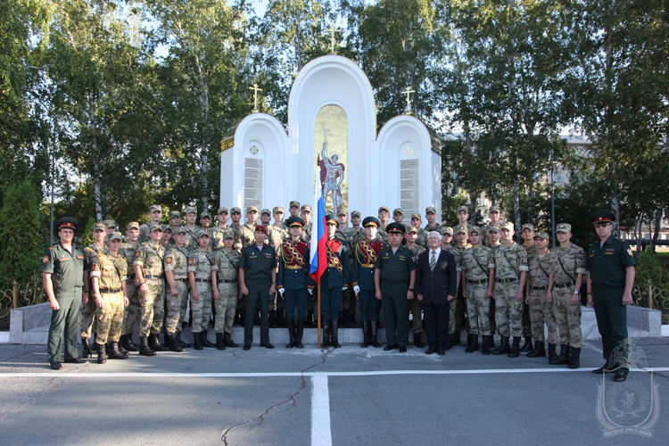 Военнослужащие Новосибирского военного института приняли участие  в патриотических мероприятиях, посвященных  Дню Государственного флага России